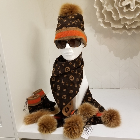 Mitchies Fur Pom 3 piece hat, scarf & gloves NWT - Picture 3 of 16